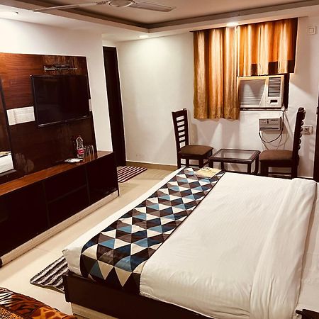 Hotel Új-Delhi Kültér fotó