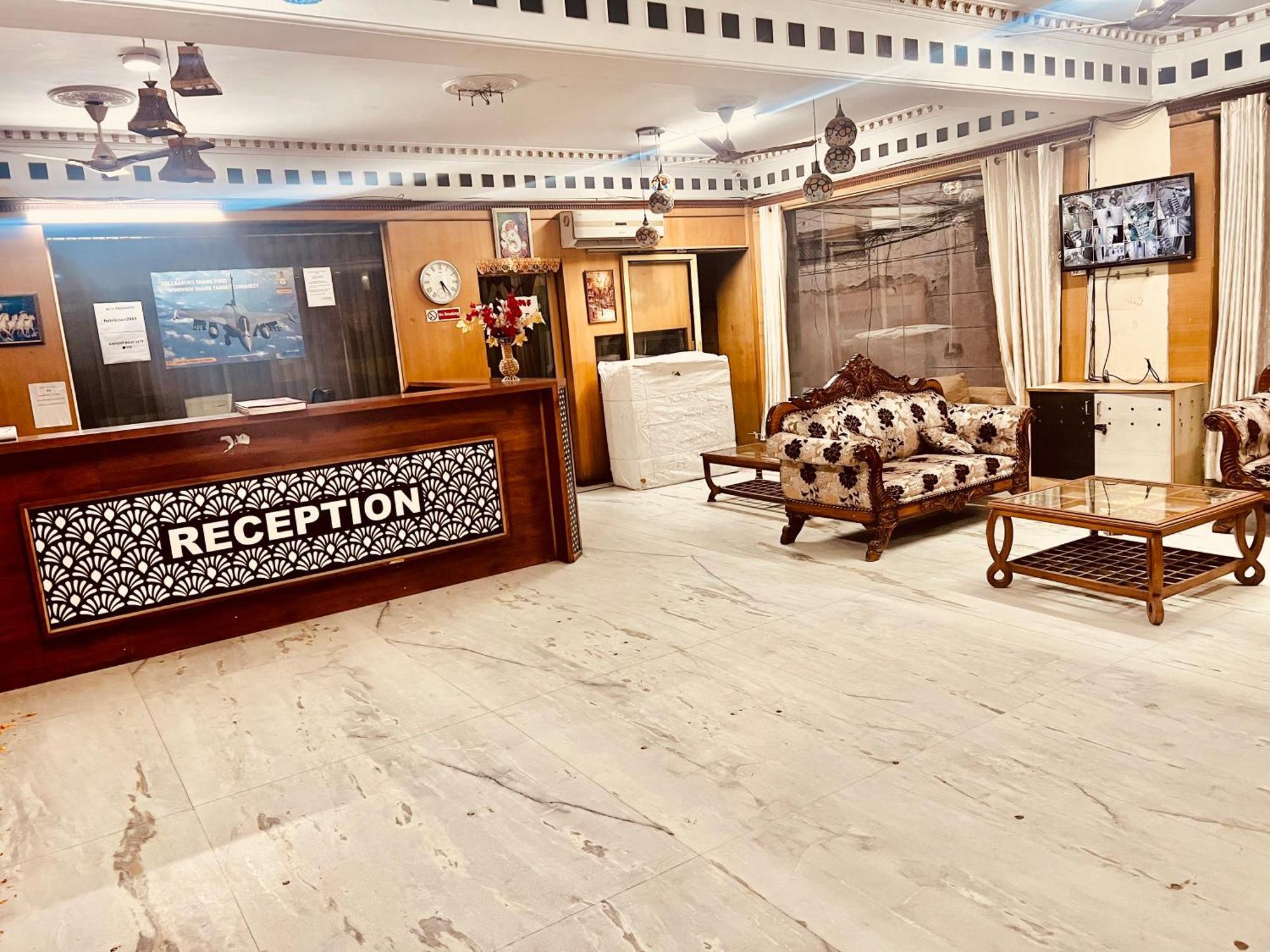 Hotel Új-Delhi Kültér fotó
