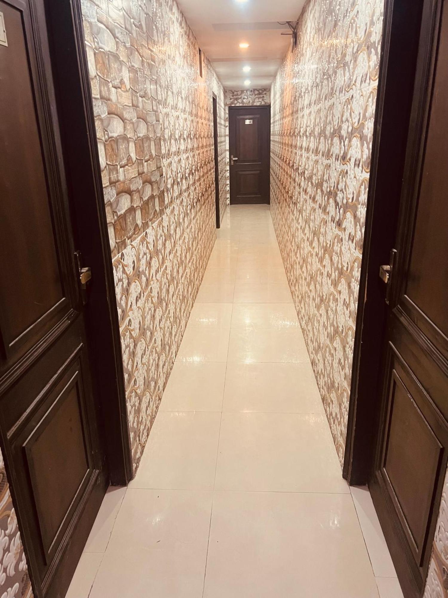Hotel Új-Delhi Kültér fotó