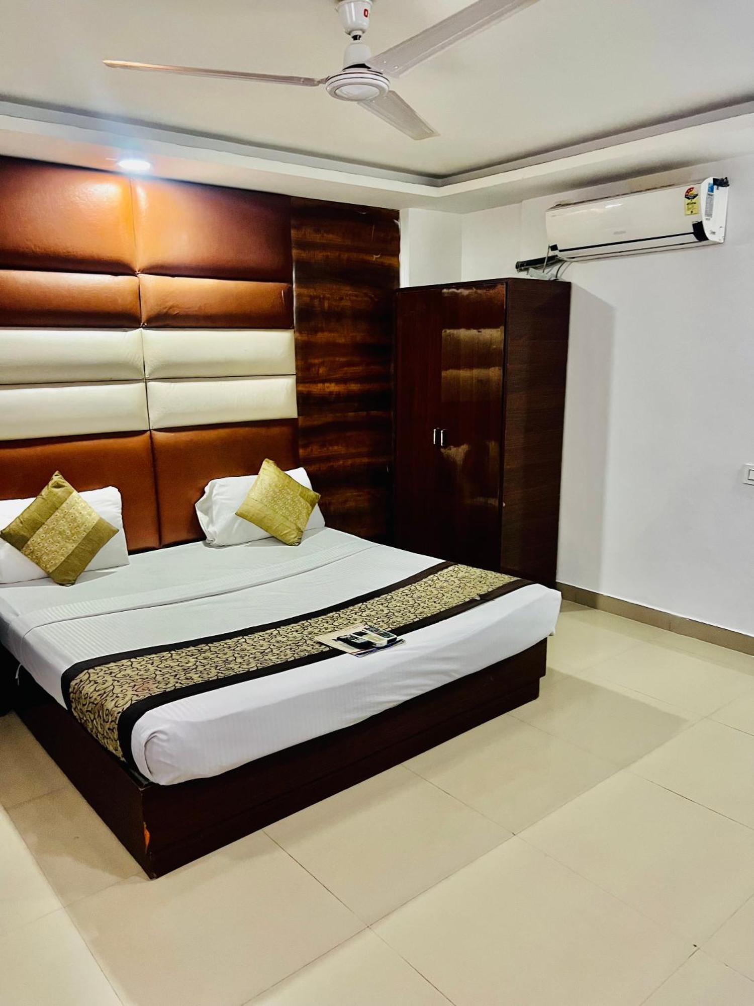 Hotel Új-Delhi Kültér fotó