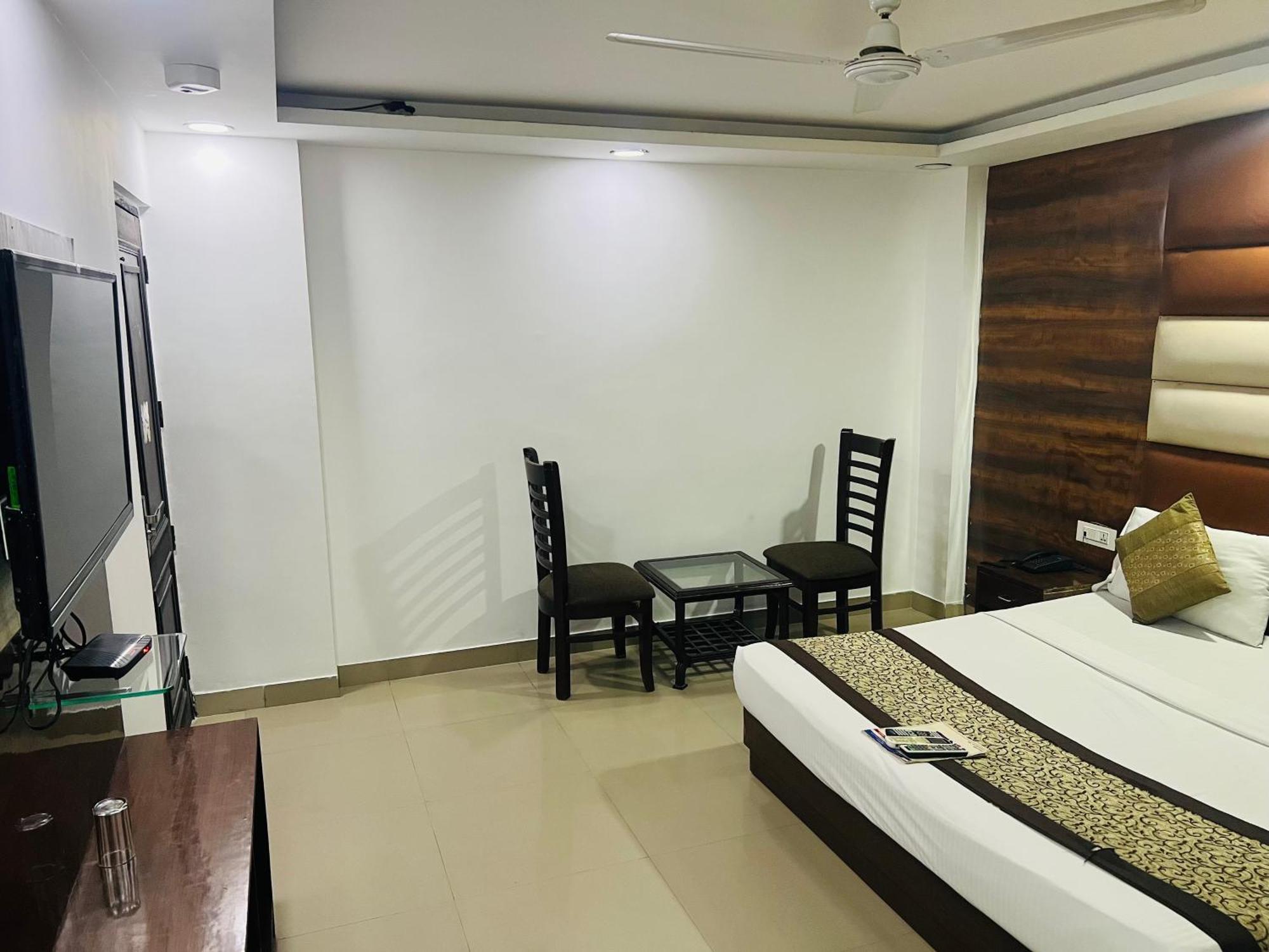 Hotel Új-Delhi Kültér fotó