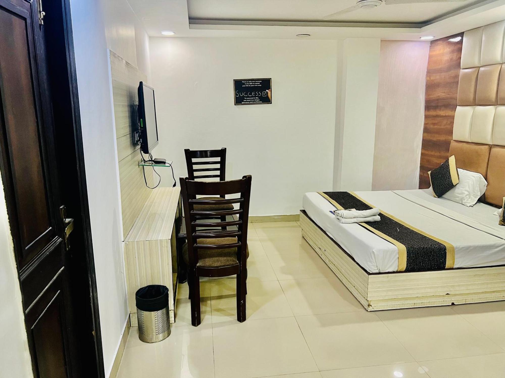 Hotel Új-Delhi Kültér fotó