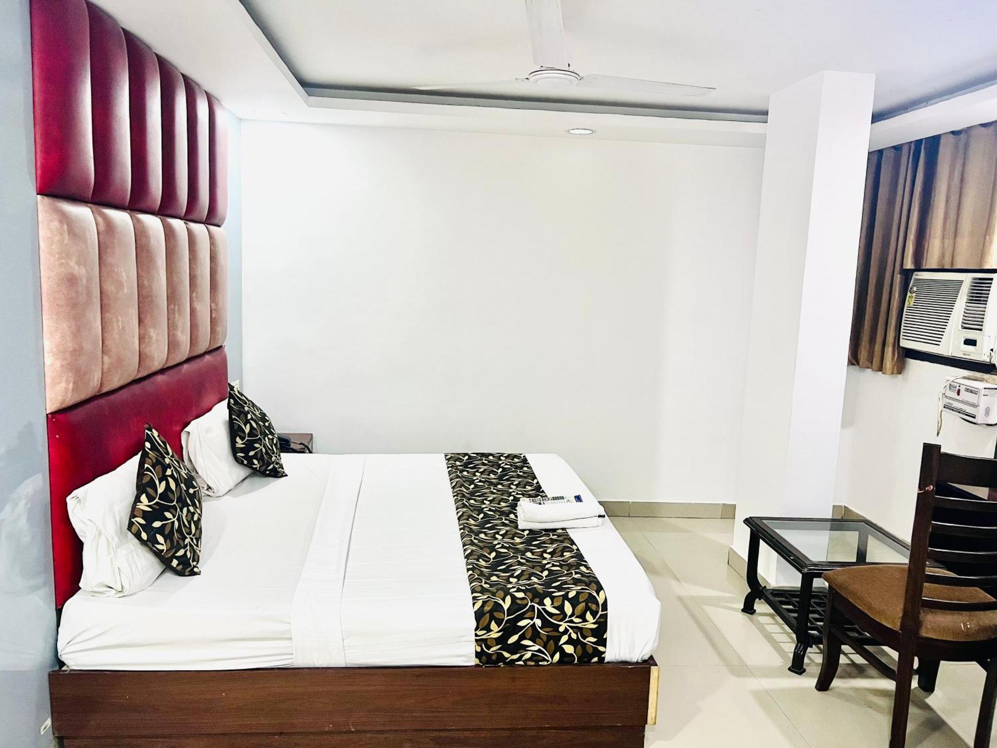 Hotel Új-Delhi Kültér fotó