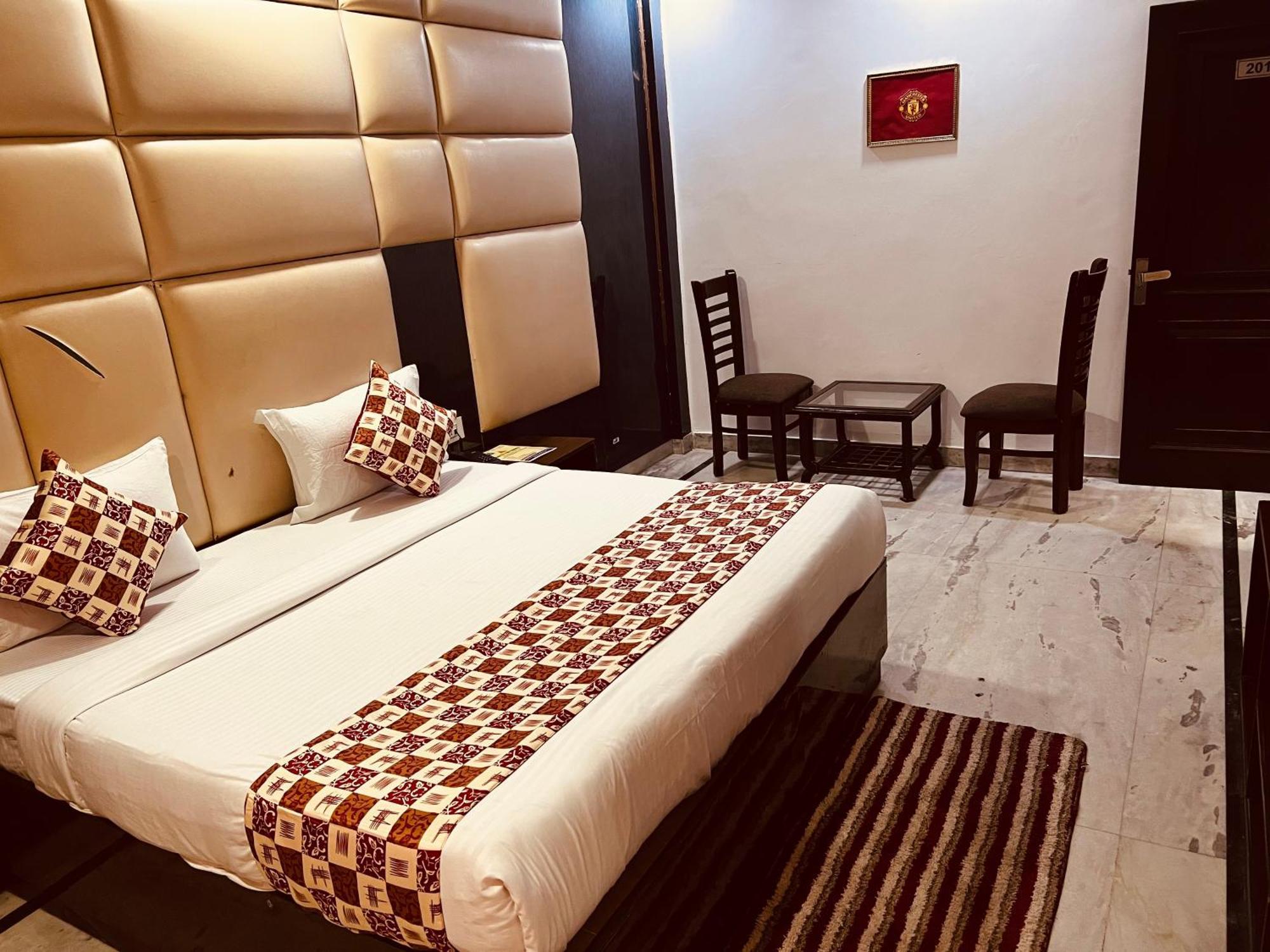 Hotel Új-Delhi Kültér fotó