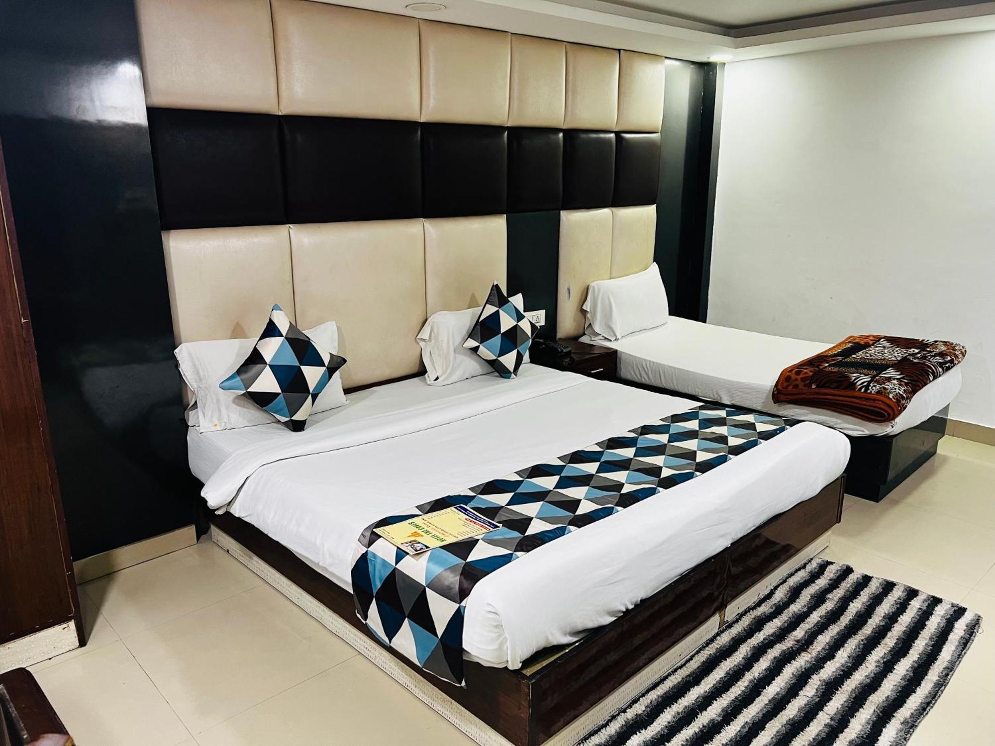Hotel Új-Delhi Kültér fotó