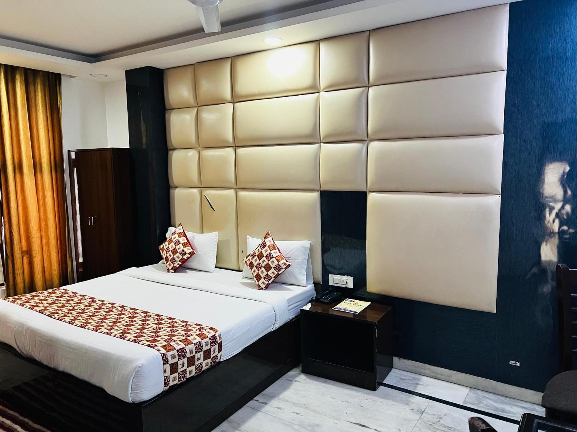 Hotel Új-Delhi Kültér fotó