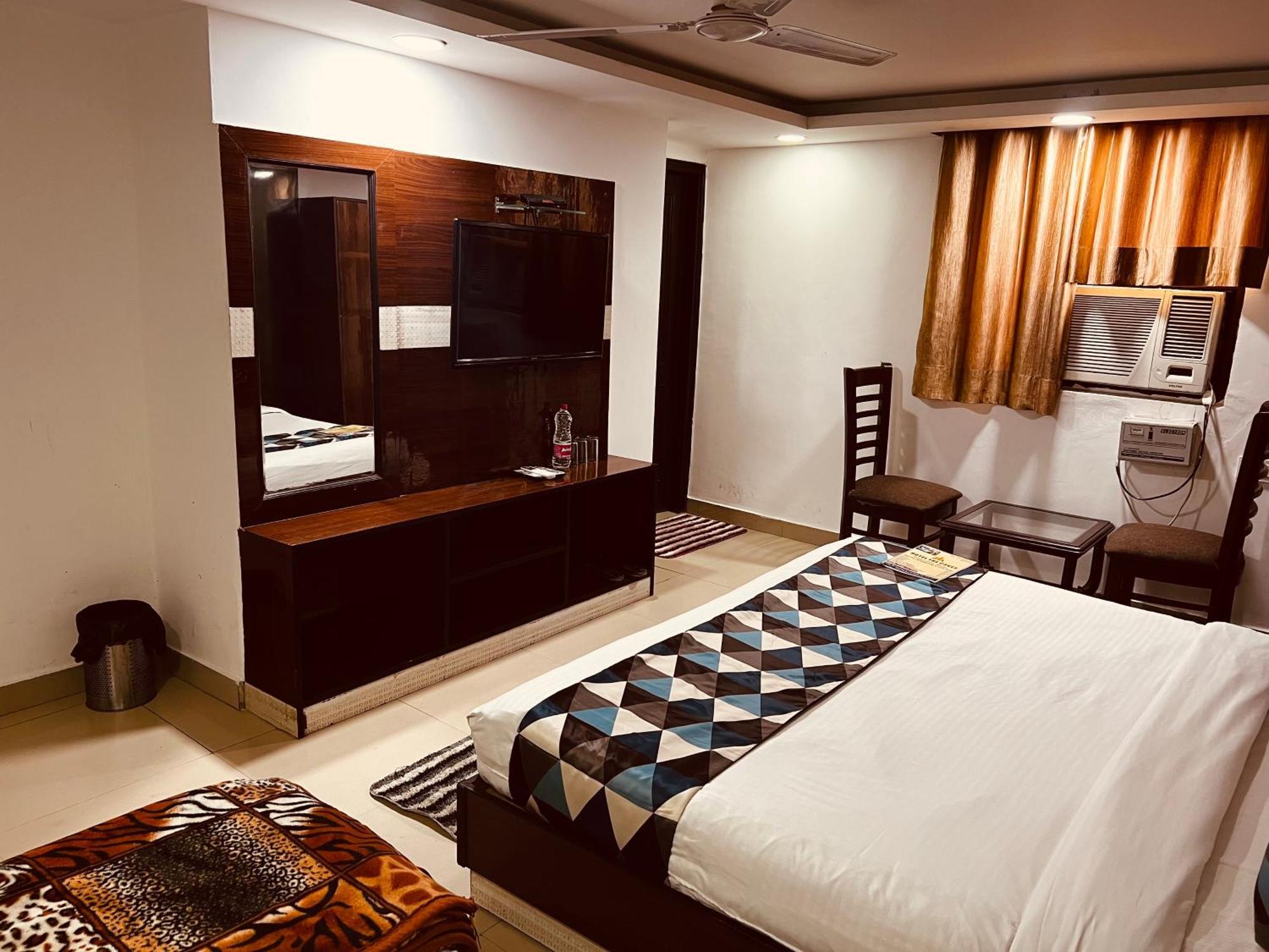 Hotel Új-Delhi Kültér fotó