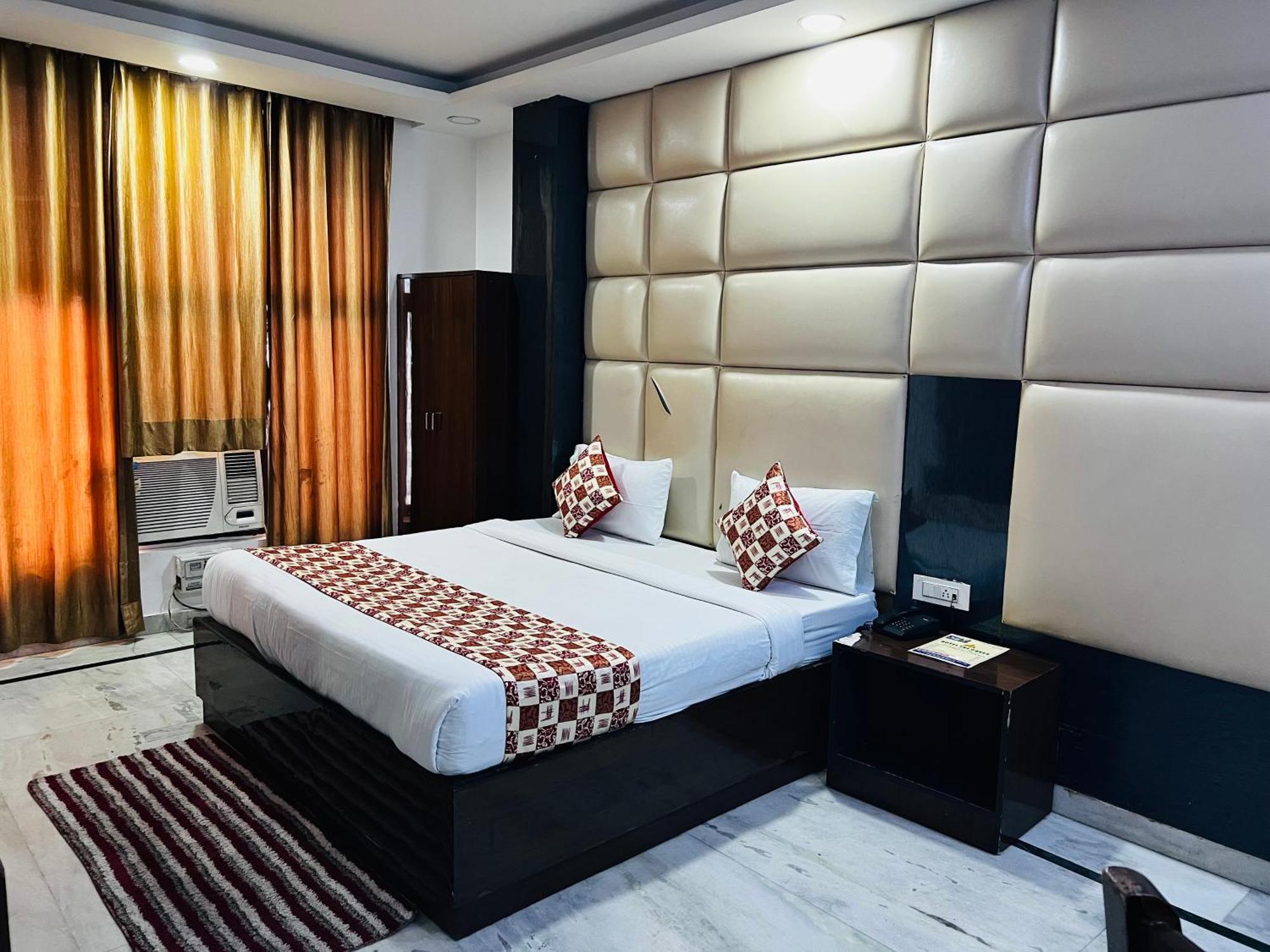 Hotel Új-Delhi Kültér fotó