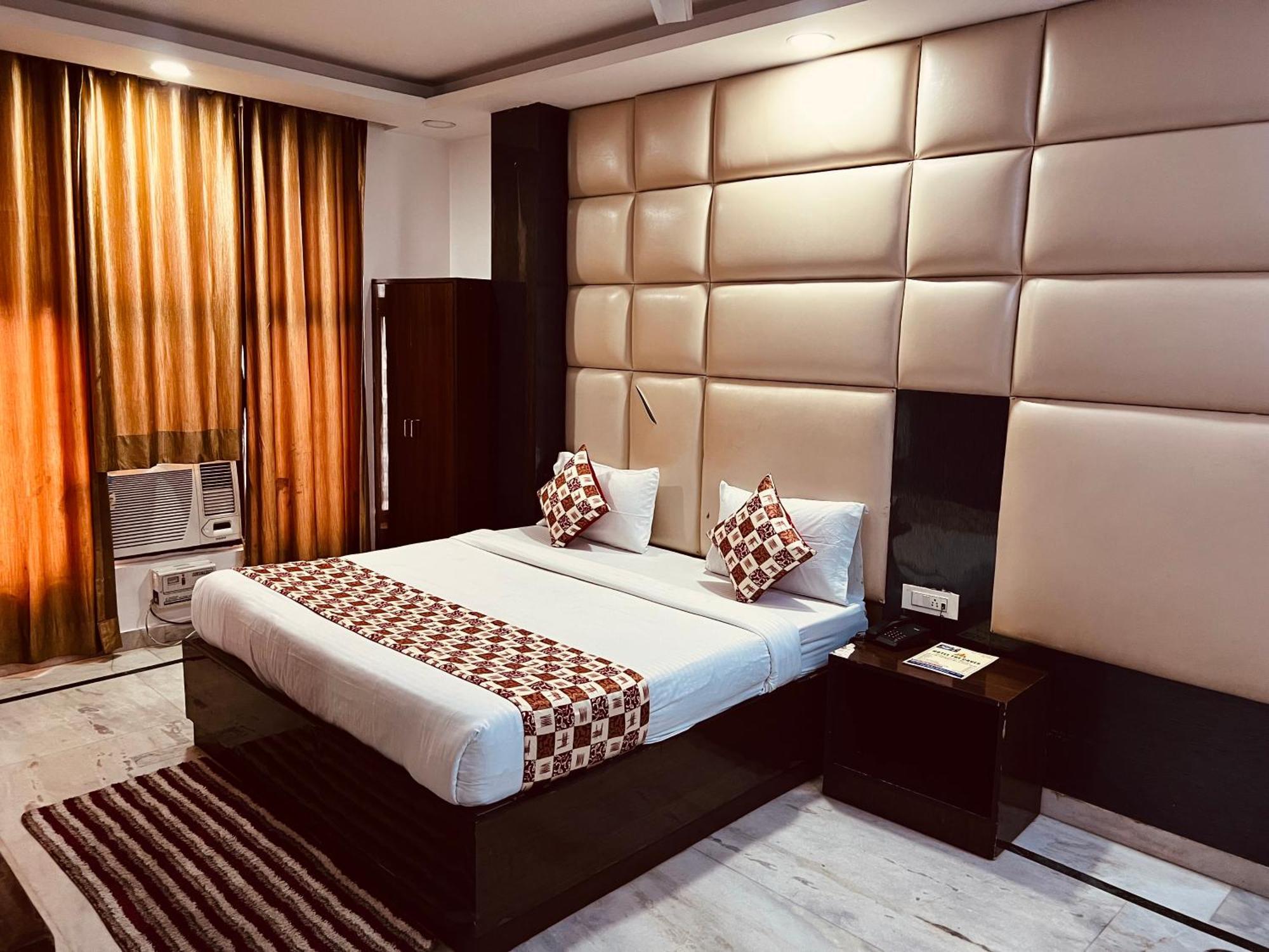 Hotel Új-Delhi Kültér fotó