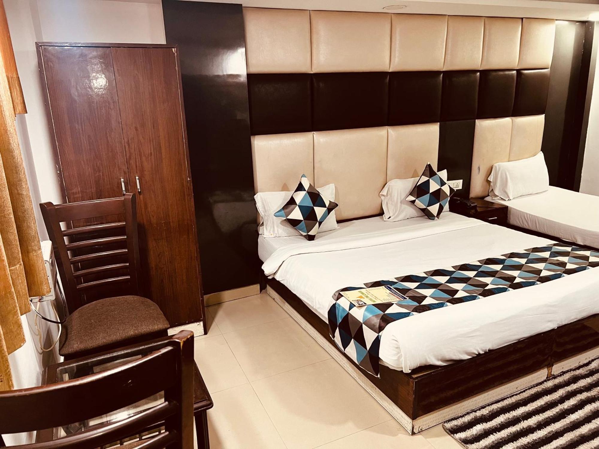 Hotel Új-Delhi Kültér fotó